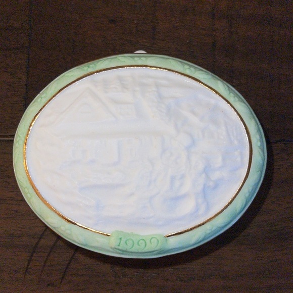 Let It Snow Hallmark Ornament 1999 - Picture 4 of 5